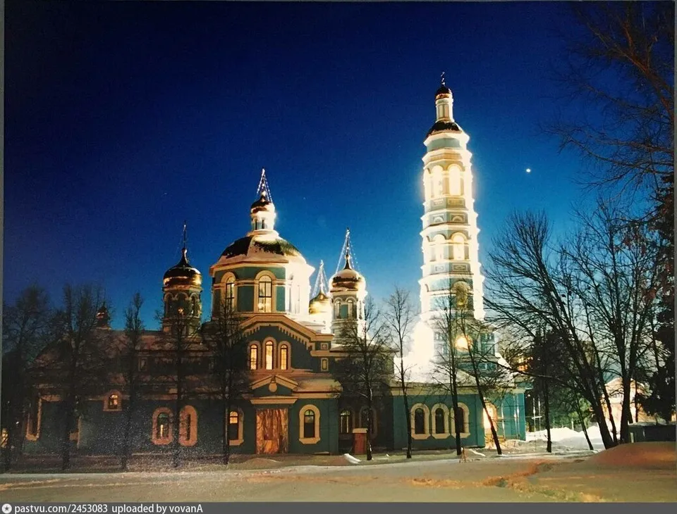 Освещённый восстановленный храм Рождества Богородицы, 2000 год