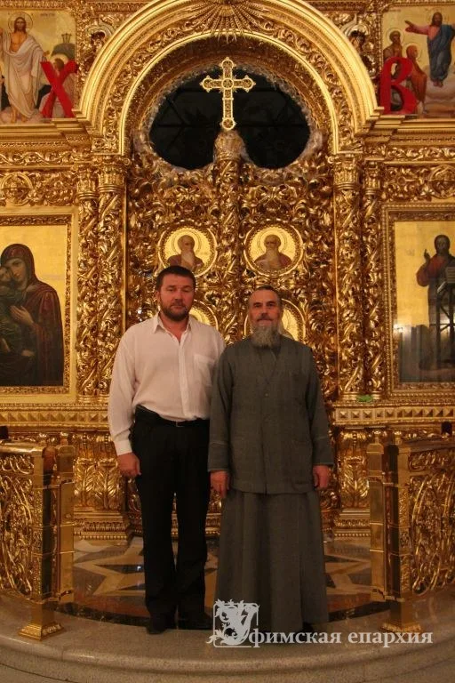 Фрагмент завершённого иконостаса собора крупным планом